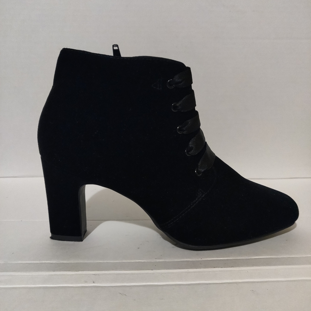 EXPRESSIONS SUEDE BOOTS WOMEN'S Size 9.5